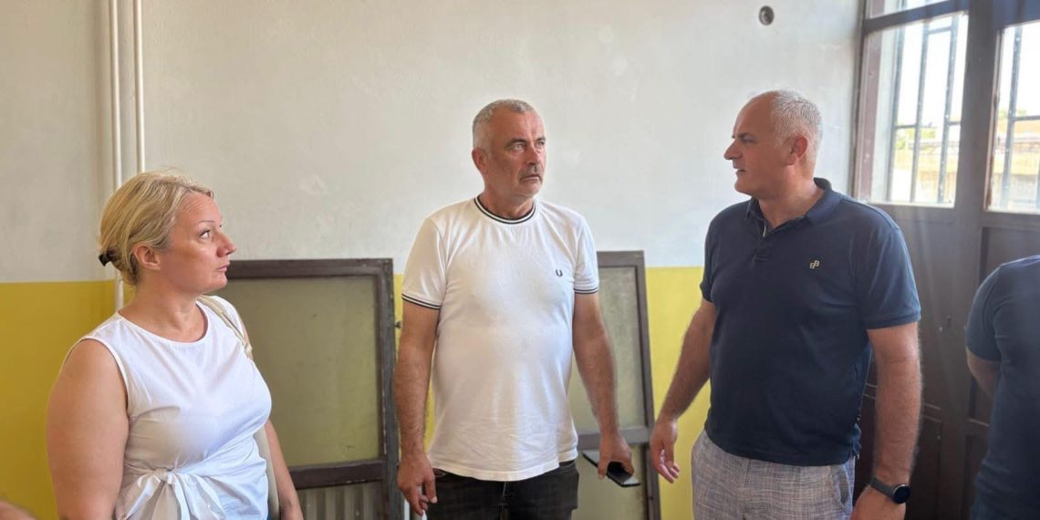 Председник Градске општине Обреновац посетио Прву обреновачку основну школу